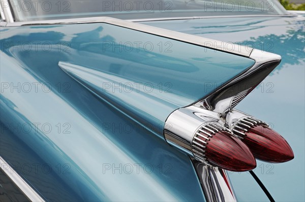 Tail fin