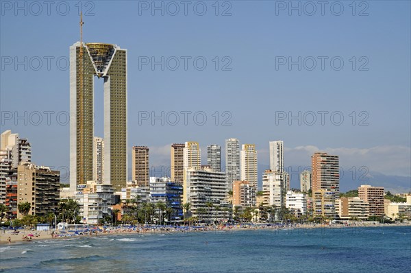 Playa de Poniente beach with the Intempo skyscraper or Benidorm Edificio Intempo