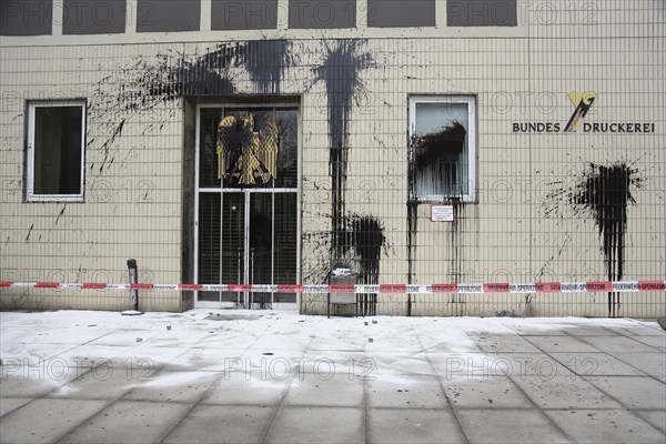 Blobs of paint and broken windows on the Bundesdruckerei