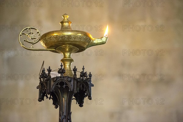 Oil lamp on the Tomb of the Unknown Soldier in the Chapter House