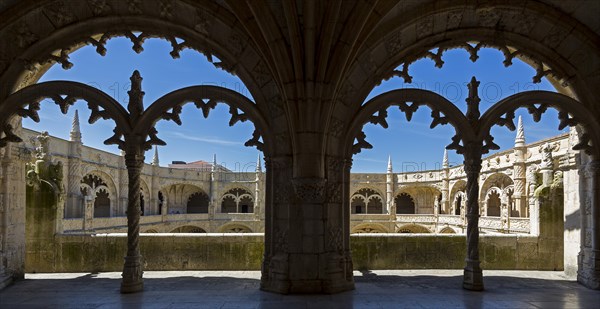 Manueline cloister by João de Castilho