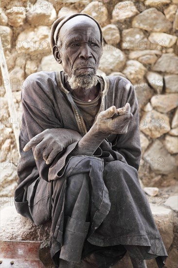 Oracle priest Mboula