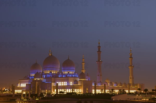 The floodlit Sheikh Zayed Grand Mosque