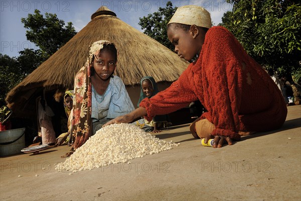 Children helping to prepare food in the village of Idool