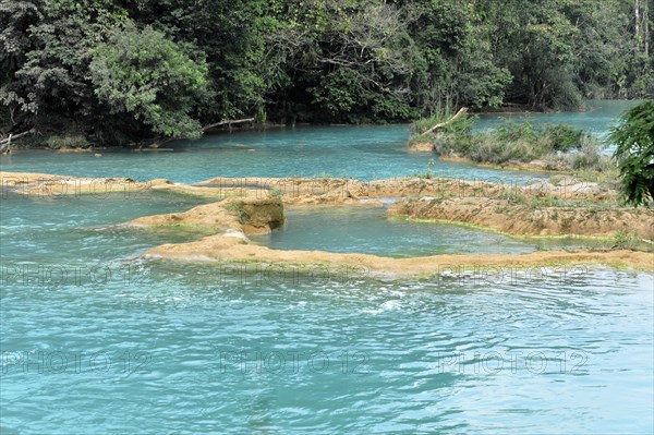 Turquoise-coloured water at the Cataratas de Agua Azul