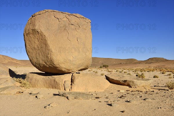 Huge granite boulders in the Teffedest Mountains