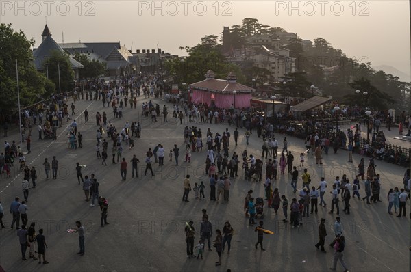 Pedestrians on Mall Road