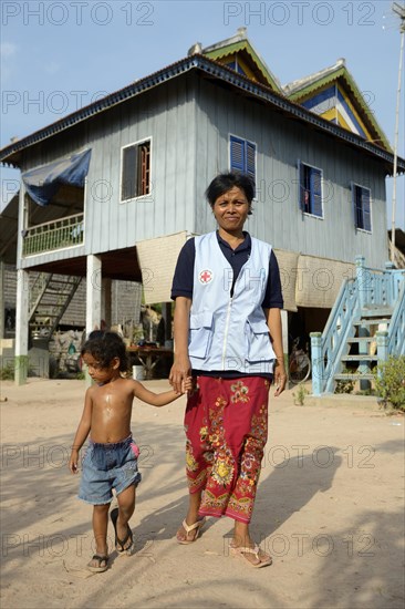 First aid and community health worker wearing a vest of the Red Cross