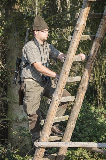 Hunter climbing a raise hide