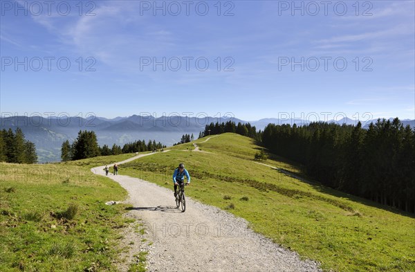 Hiking trail to Blomberg Mountain