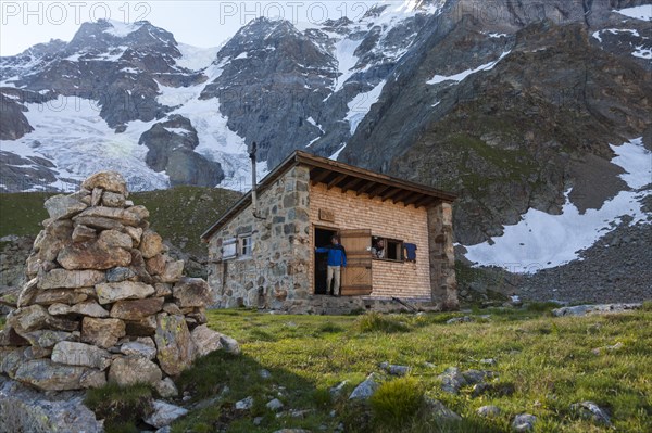 Two hikers at the Schmadrihuette mountain hut