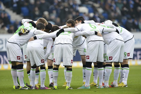 Team of Borussia Moenchengladbach forming a circle