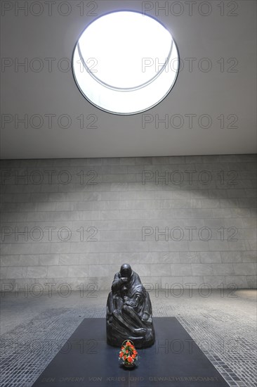 Memorial sculpture