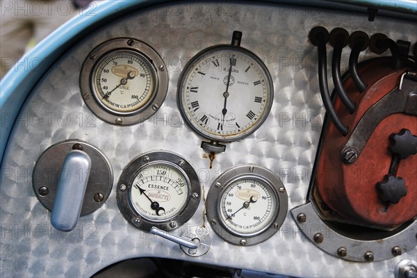 Bugatti dashboard