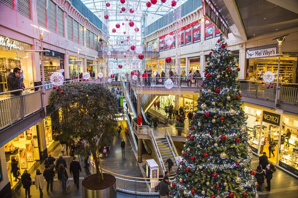 Galerie Saint Lambert shopping centre with Christmas decorations