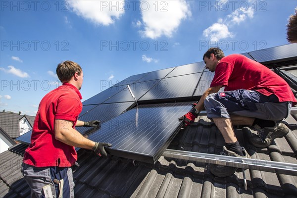 Construction of a solar energy system on a house