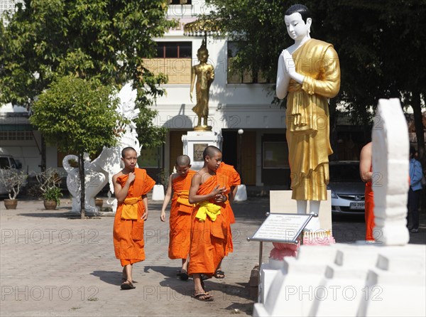 Young monks in the courtyard of the Wat Phra Singha temple