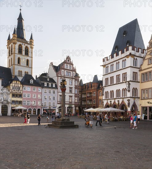 Hauptmarkt main square with the St. Gangolf's church