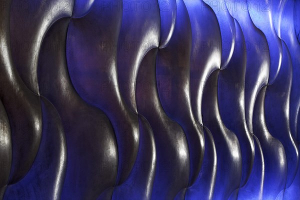 Wall made of curved perspex