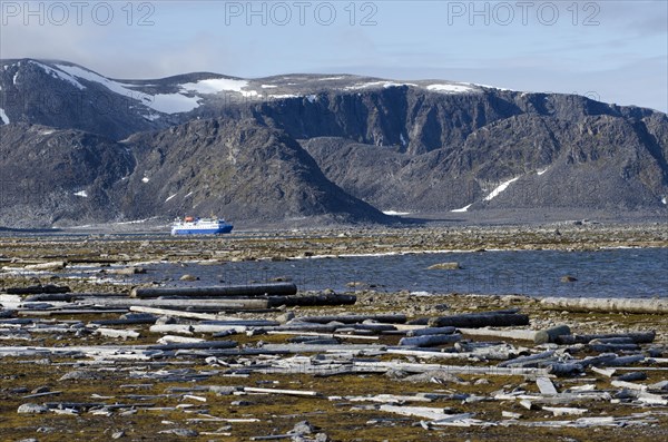 View from Amsterdamøya towards Danskøya