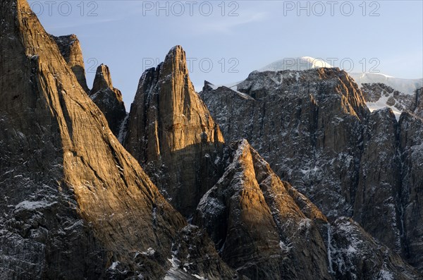 Evening light on the mountain scenery of Øfjord