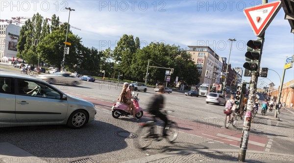City traffic at the road junction of Warschauer Strasse and Stralauer Allee