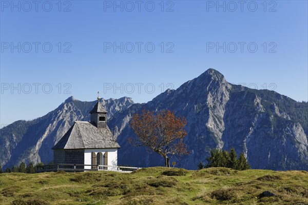Chapel on Postalm alpine pasture with Rinnkogel Mountain