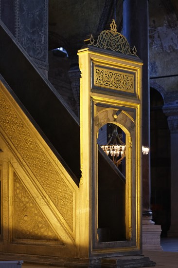 Stairs to the minbar