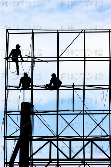 Unsecured workers assembling a scaffold