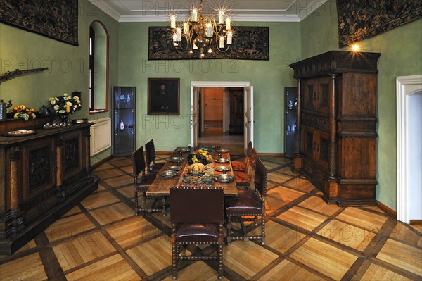 Dining room with furniture from the 16th century