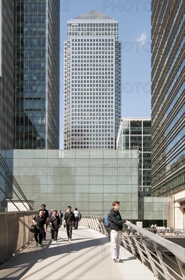 South Quay footbridge with the "One Canada Square" skyscraper at back