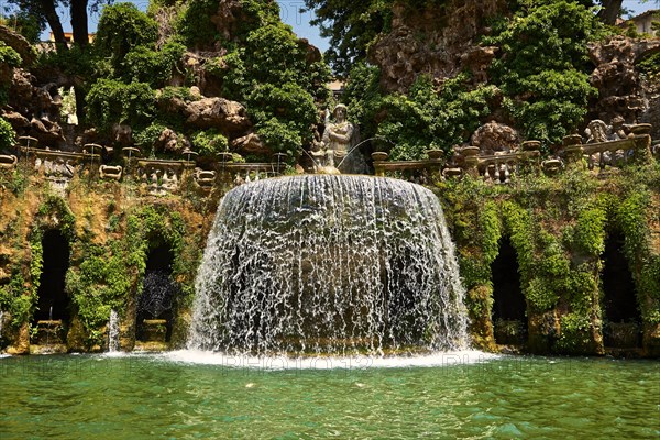 Waterfall of The Oval fountain