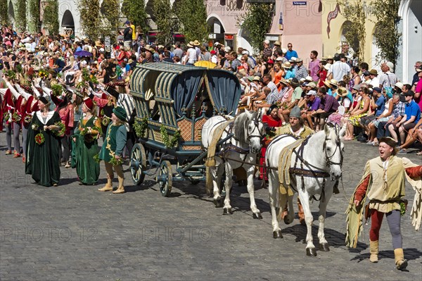 Team of horses with royal carriage