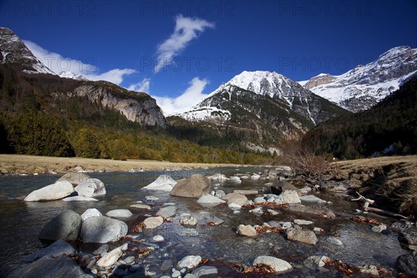 Mountain landscape in the Valle de Bujaruelo