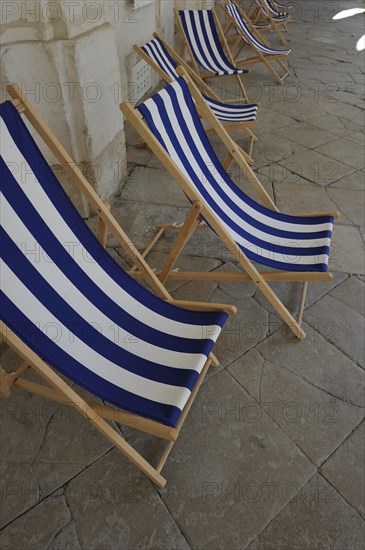 Sun chairs in front of a cafe