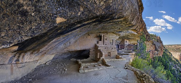 Anasazi cliff dwellings