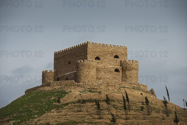 Khanzad Castle