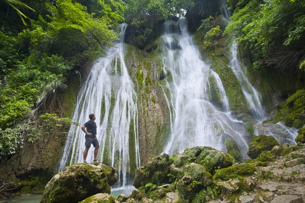 Man looking at the Mele-Maat Cascades