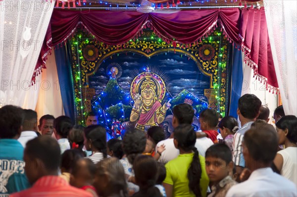 Worshipping Hindus