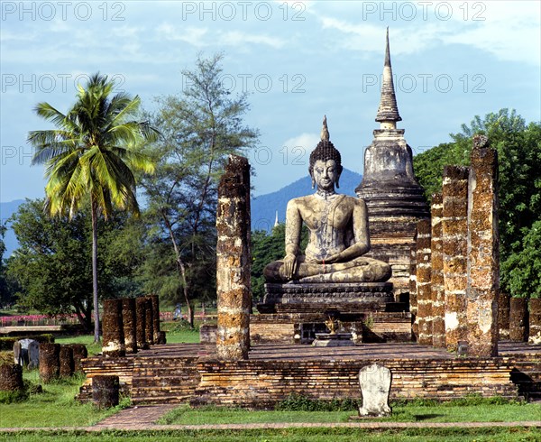 Seated Buddha at Wat Mahathat