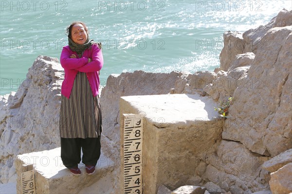 Water level guard standing at the gauge of the Karnali Ghaghara river