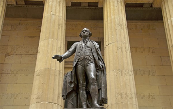 George Washington monument in front of the Federal Hall on Wall Street