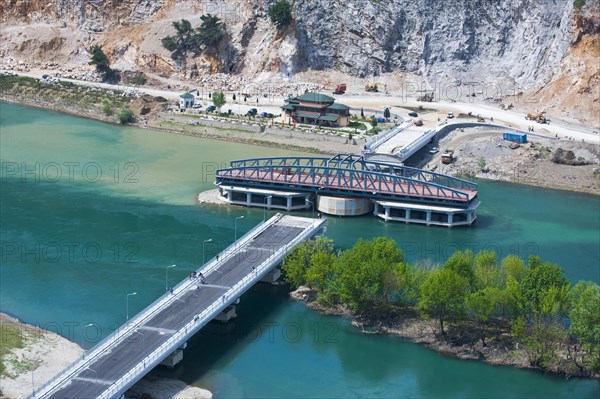 Newly constructed swing bridge over Buna River