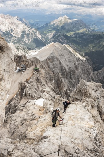 Female moutaineers on the Marino Bianchi Via Ferrata