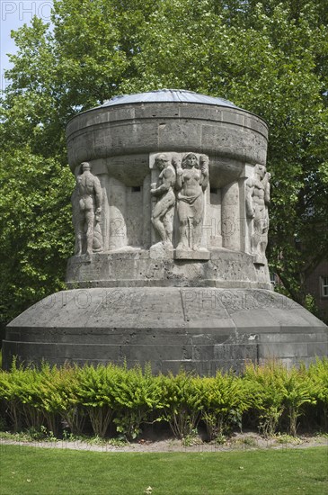 War memorial on the promenade