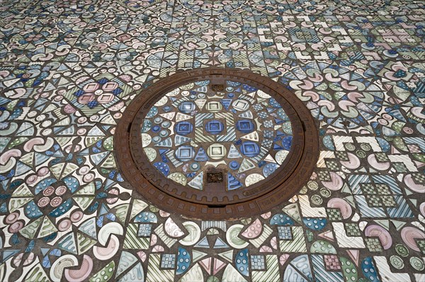 Manhole cover and walkway