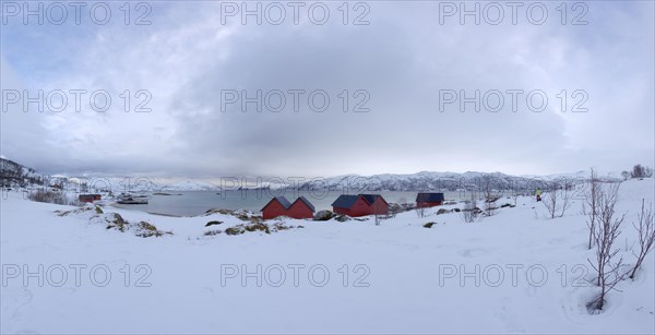 Cottages on Kvalsundet