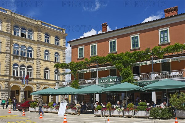 Cafe in the old town