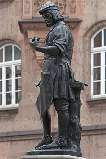 Fountain sculpture of Peter Henlein