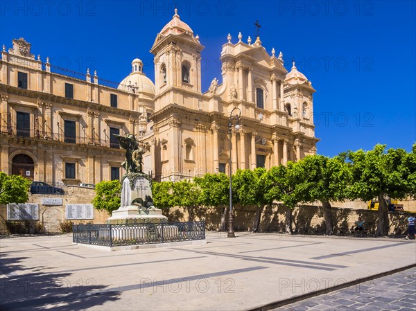 Palazzo Nicolaci with war memorial